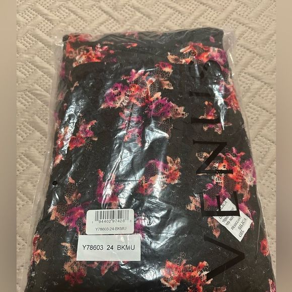 New-Plus Size Venus Off-The-Shoulder Lace Dress. Size 24. - Picture 3 of 9